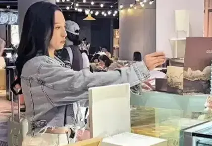 34岁的TVB花旦龚嘉欣开4家蛋糕店，亲力亲为