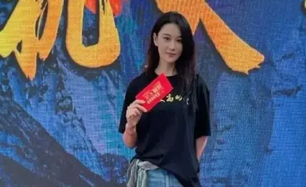 张馨予在4900米海拔的高原度过中秋，跳完篝火舞后竟然晕又吐