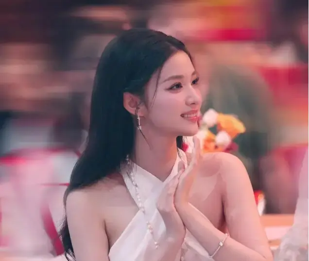 太美了！央视中秋晚会王楚然造型