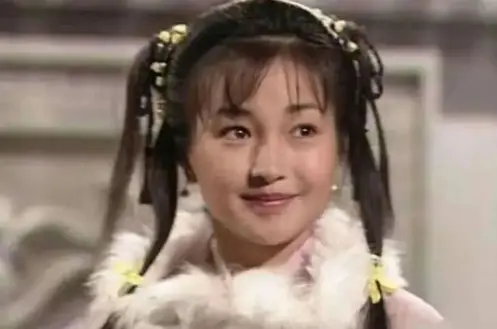 现在的李绮红更是重返演艺界，估计是不想为当年因病退圈留下遗憾