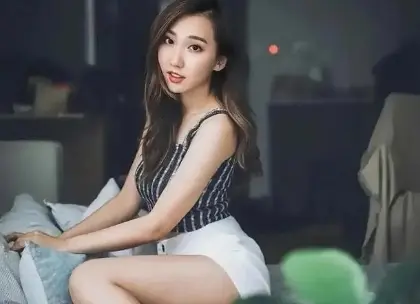 32岁的TVB人气女星吴紫韵，今日在香港半岛酒店和圈外男友结婚