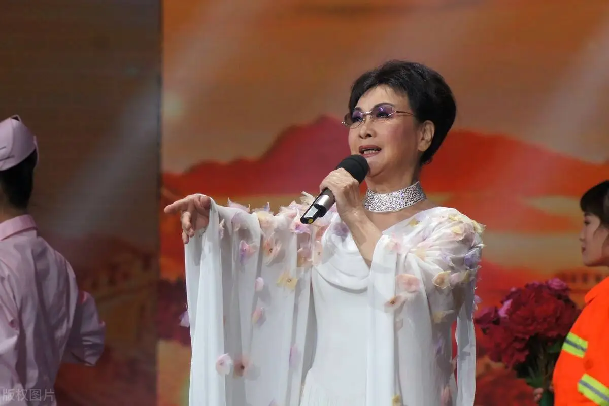 80岁李谷一身体亮红灯？