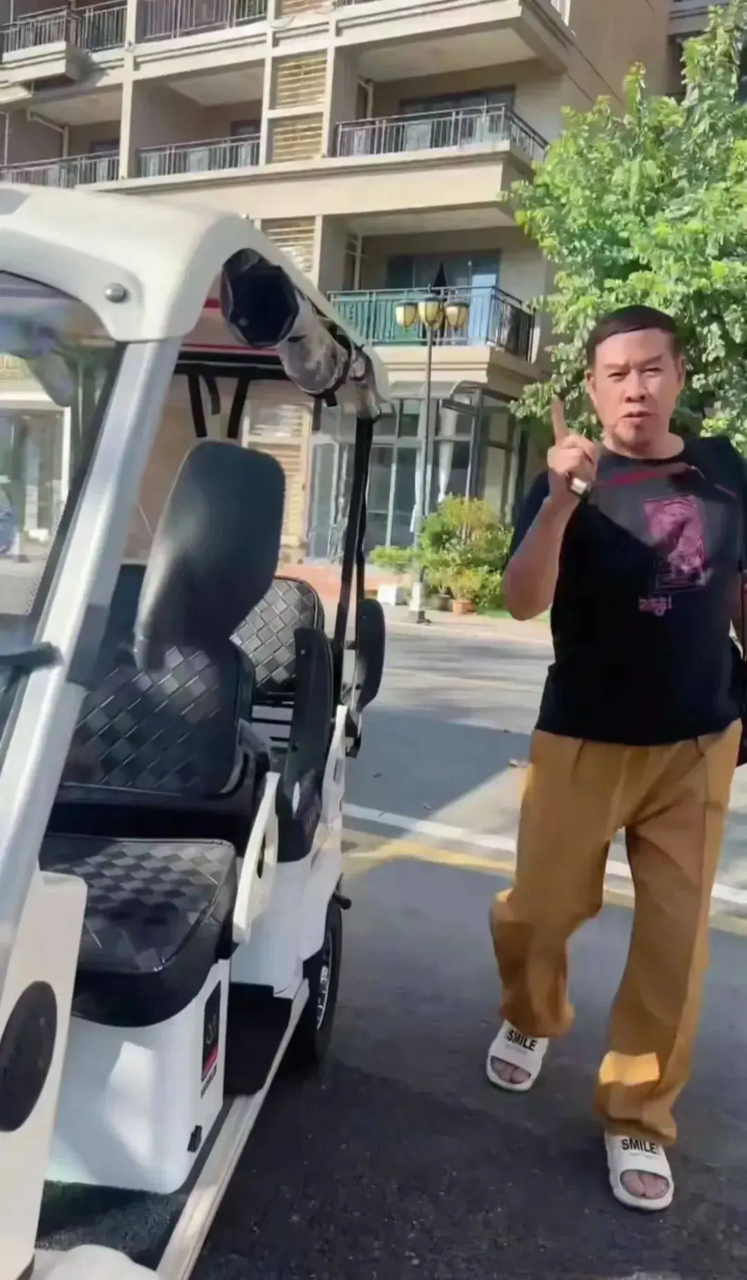 TVB老戏骨白彪进驻内地平台，凌晨开工吃盒饭，敬业精神令人敬佩！