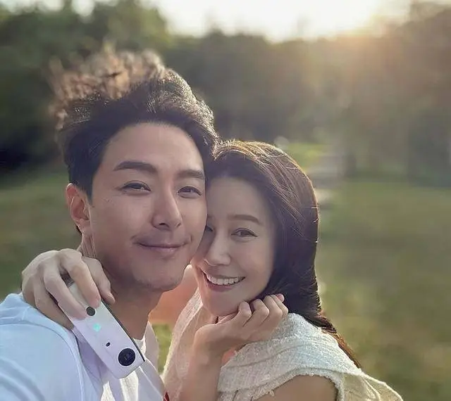 TVB知名女星黄翠如，与萧正楠恋爱十年结婚六年，仍恩爱如初羡煞旁人