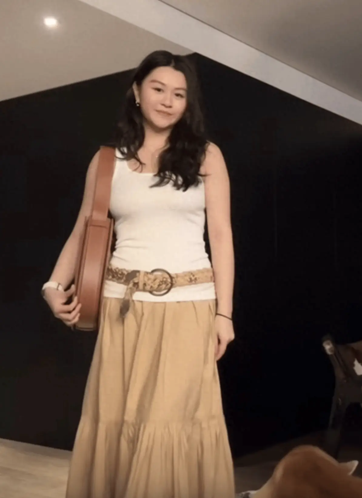 邱淑贞次女沈月兼职模特，20岁身材饱满气质成熟，样貌越发美丽