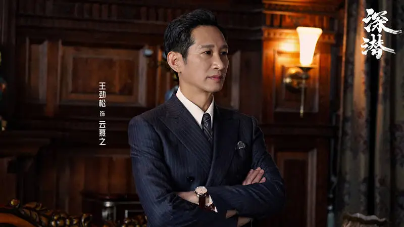 《深潜》央八首播，成毅未展示演技实力派，颖儿面无表情的打斗