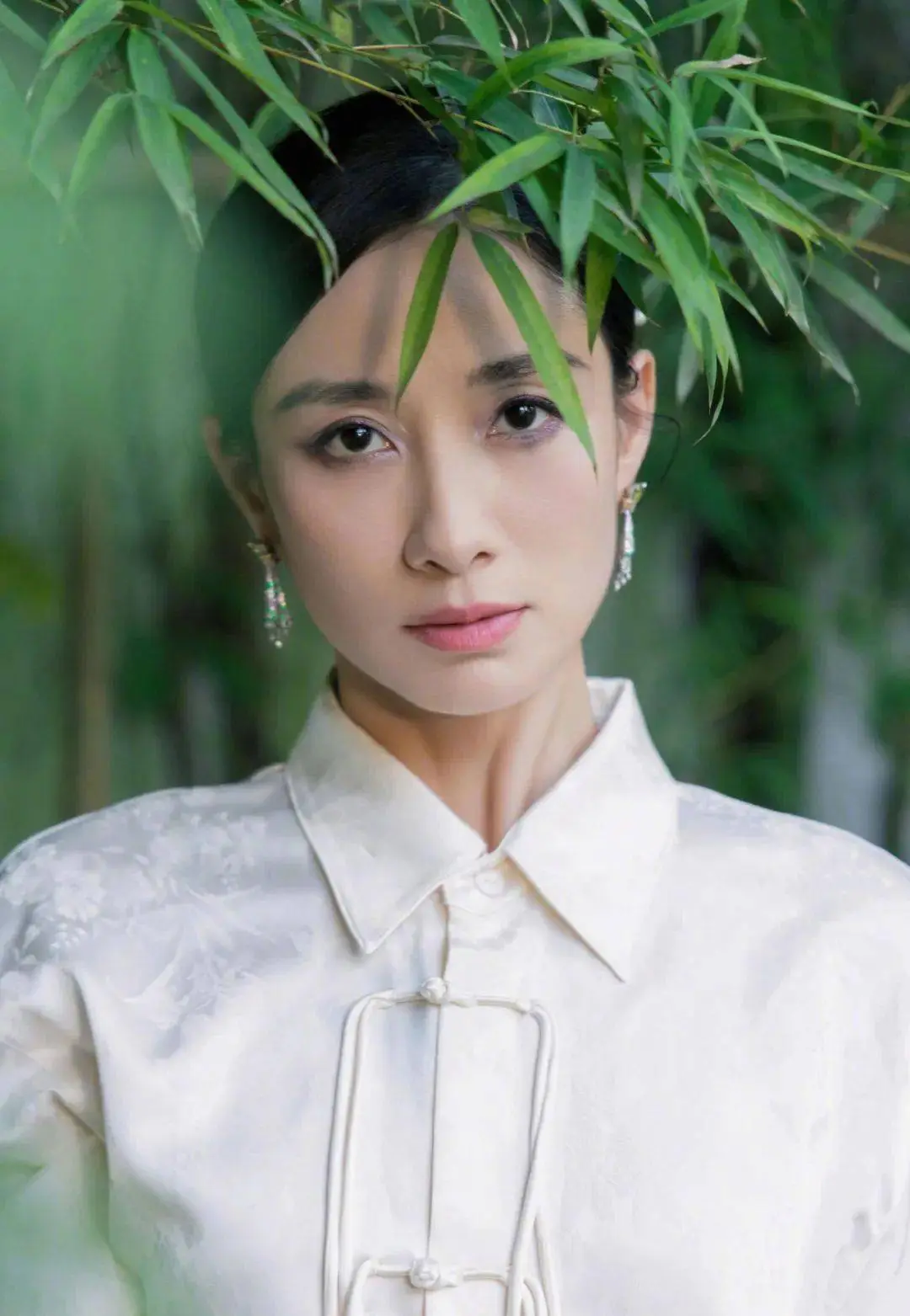 电影《夹缝之间》里陶昕然颠覆形象饰演坚韧母亲