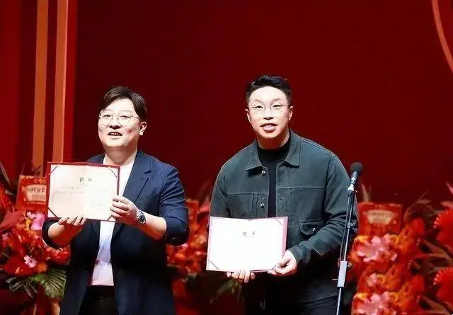 烧饼正式晋升为副总经理，儿徒第一时间感谢师父师娘