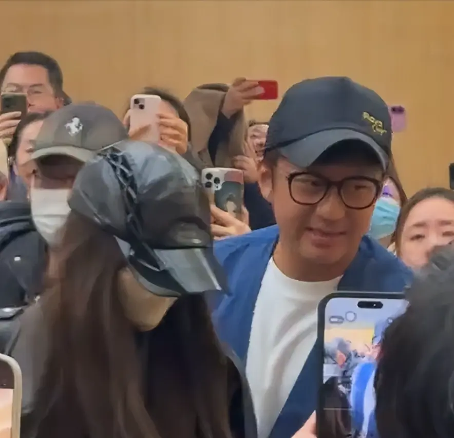 上海同场：邓超发福满脸褶，baby 干瘪，陈赫地位太离谱