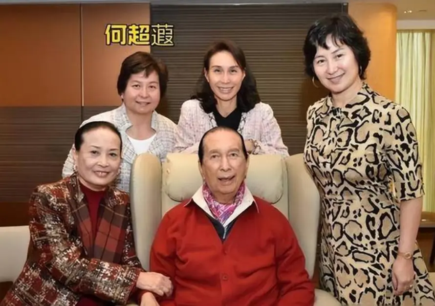 何超蕸病逝，何猷君发文悼念，诠释同父异母的深厚姐弟