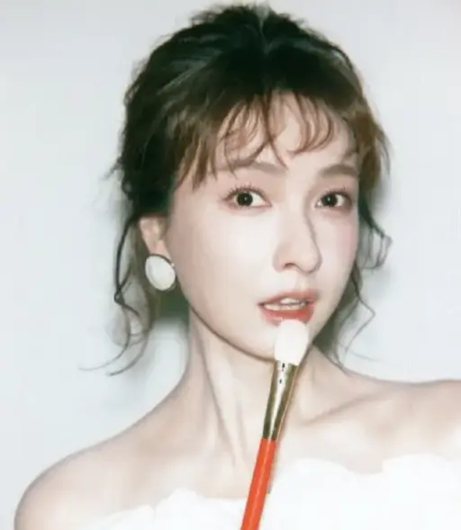 吴昕郑凯恋情曝光，婚前财产公证言论翻出