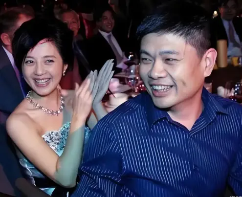 许戈辉近况曝光，21年婚姻安稳女儿出众