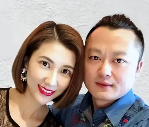 44岁边潇潇近况 与导演丈夫携两子享幸福