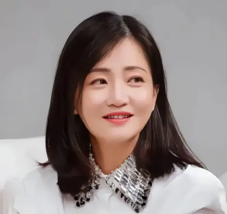 郭柯宇带15岁儿子租房，离婚后专注事业家庭