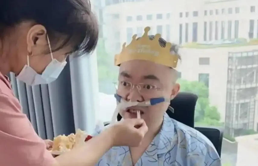 段睿姥爷离世，凌晨悲痛发声，满是“未管家里”的愧疚