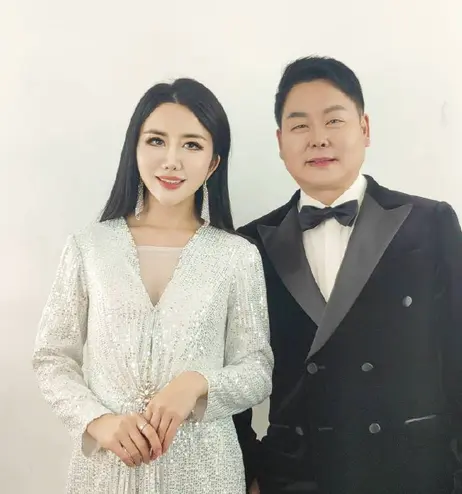 黄迎迎李书伟受邀，献唱小曾军营民谣 30 周年演唱会