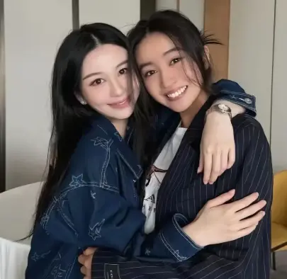 邱淑贞工藤静香带女聚餐 沈月 Koki 相拥