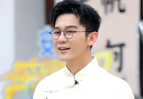 妻子手滑转发引爆全网，李晨郑恺双双缺席跑男宣传，工作室回应乌龙难服众