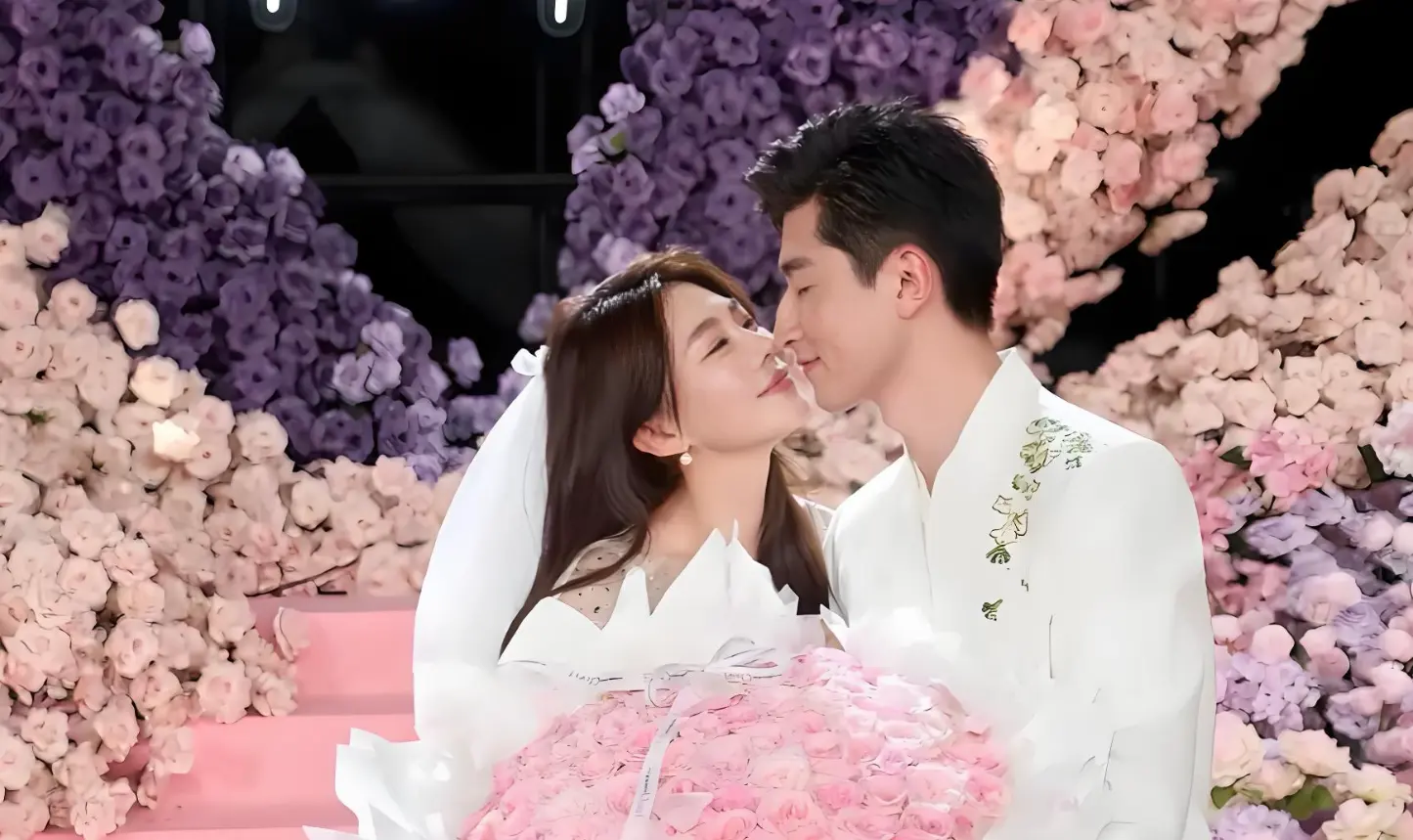 趵突泉夫妇求婚成功，无人机夜空告白太惊艳