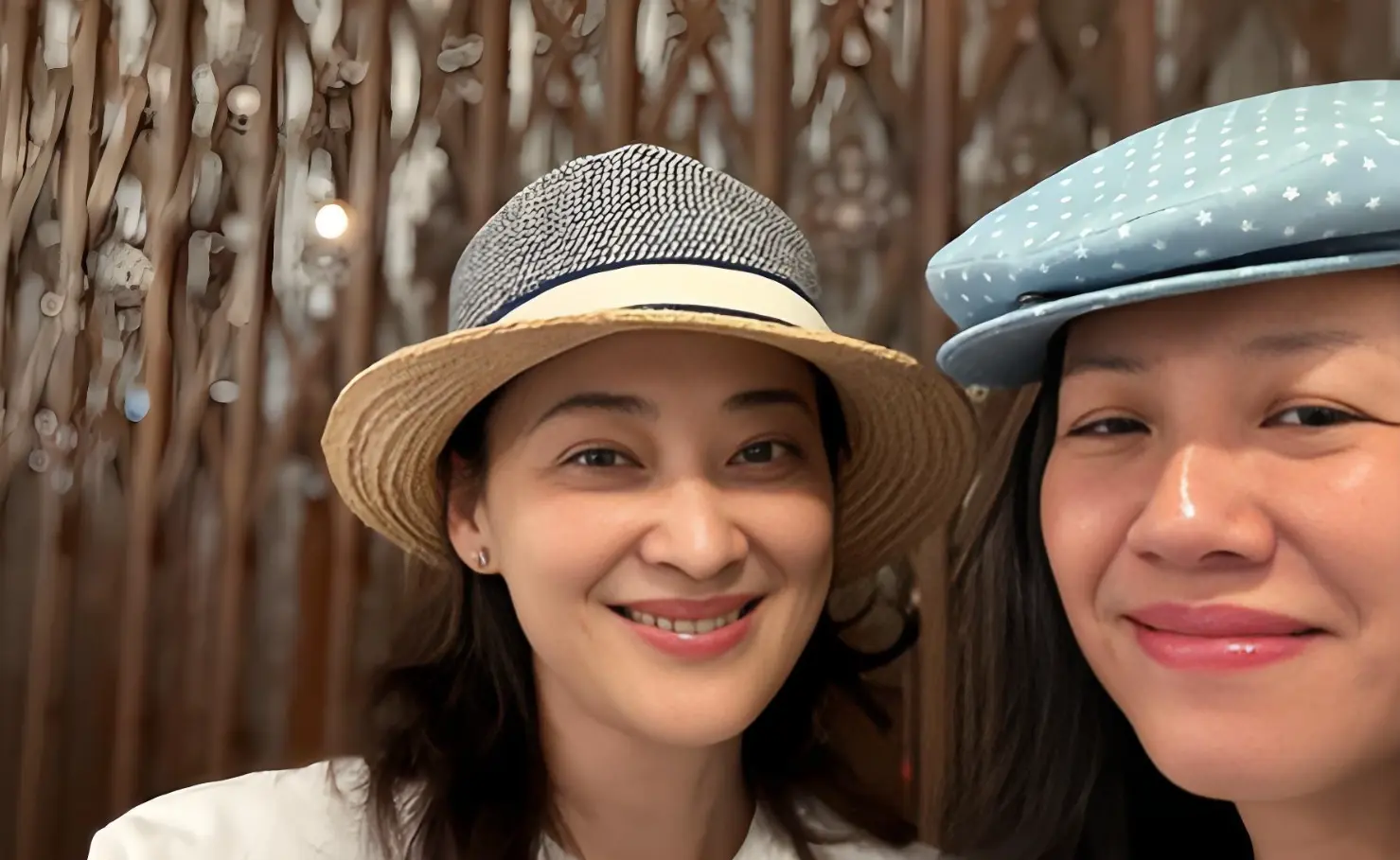 刘琳笑出细纹接地气，51岁梅婷骨相绝了