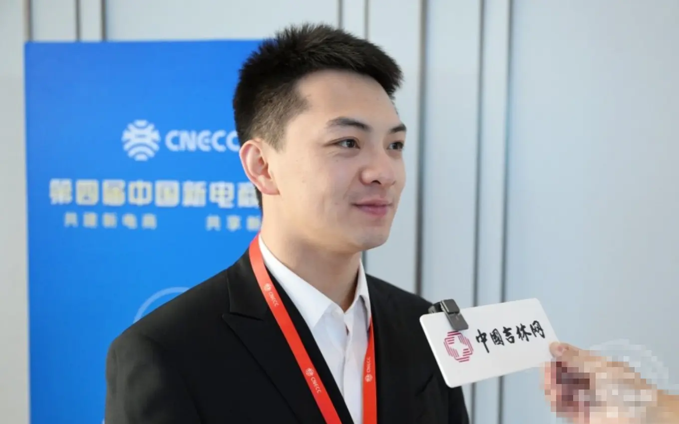 从石洞NPC到顶流网红，王铁柱靠坚持翻盘人生