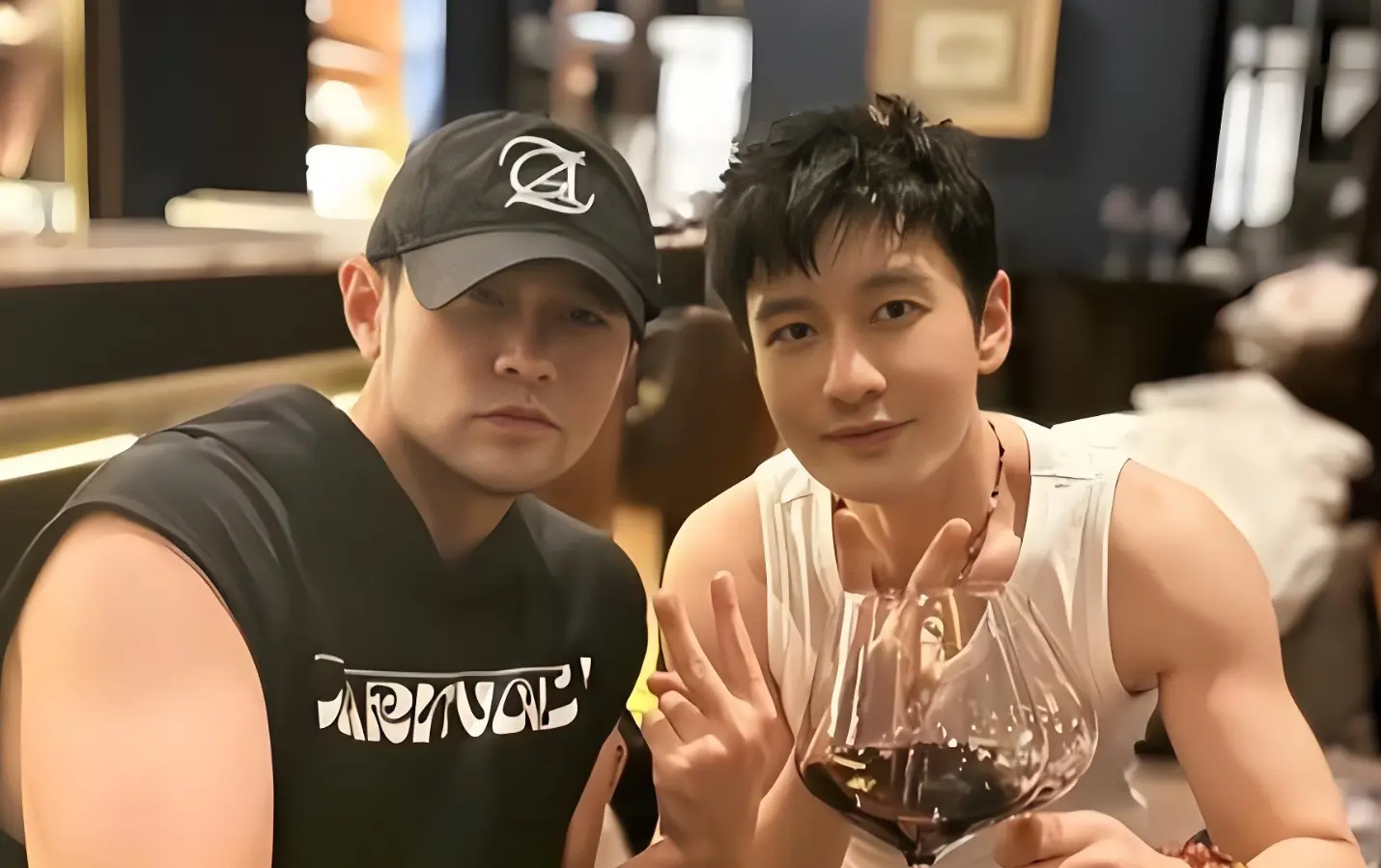 46岁周杰伦vs48岁黄晓明，看懂清爽与油腻差距