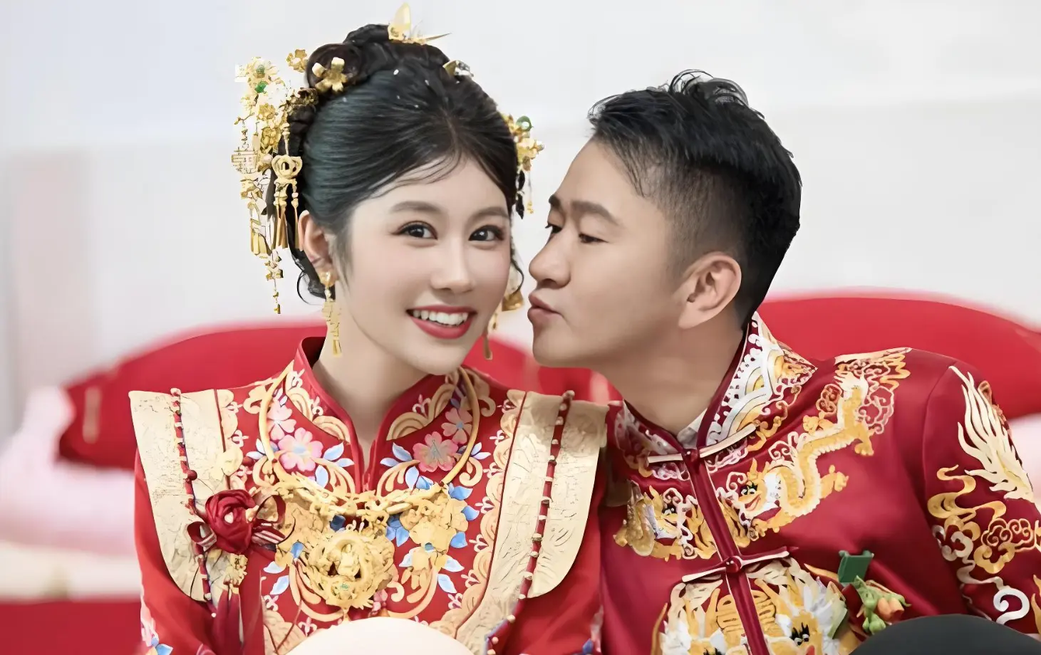 李嘉明结婚两年无子引争议，小月月回应称其年纪摆在那
