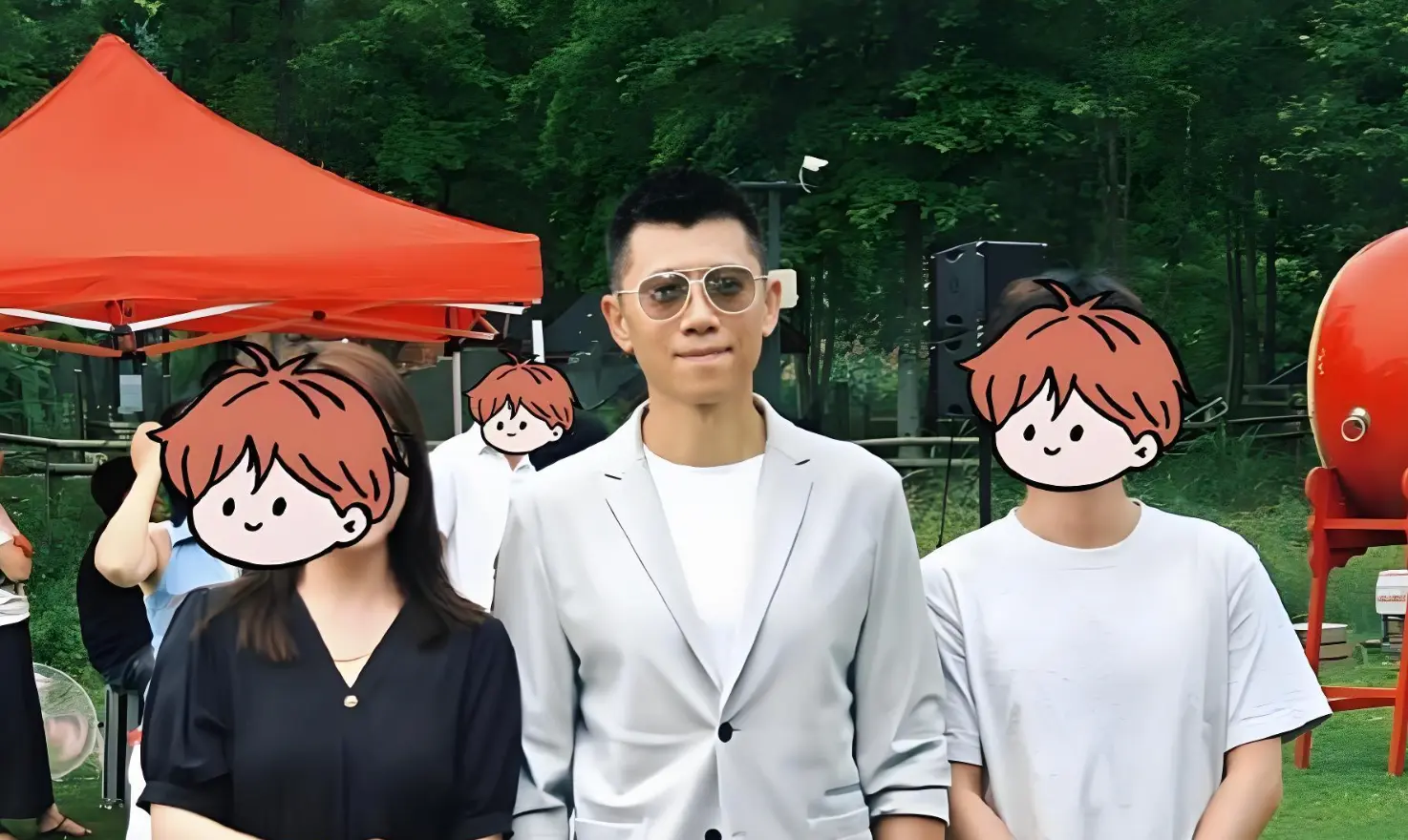 素颜出席老友婚礼！袁泉夏雨齐云山低调现身太真实