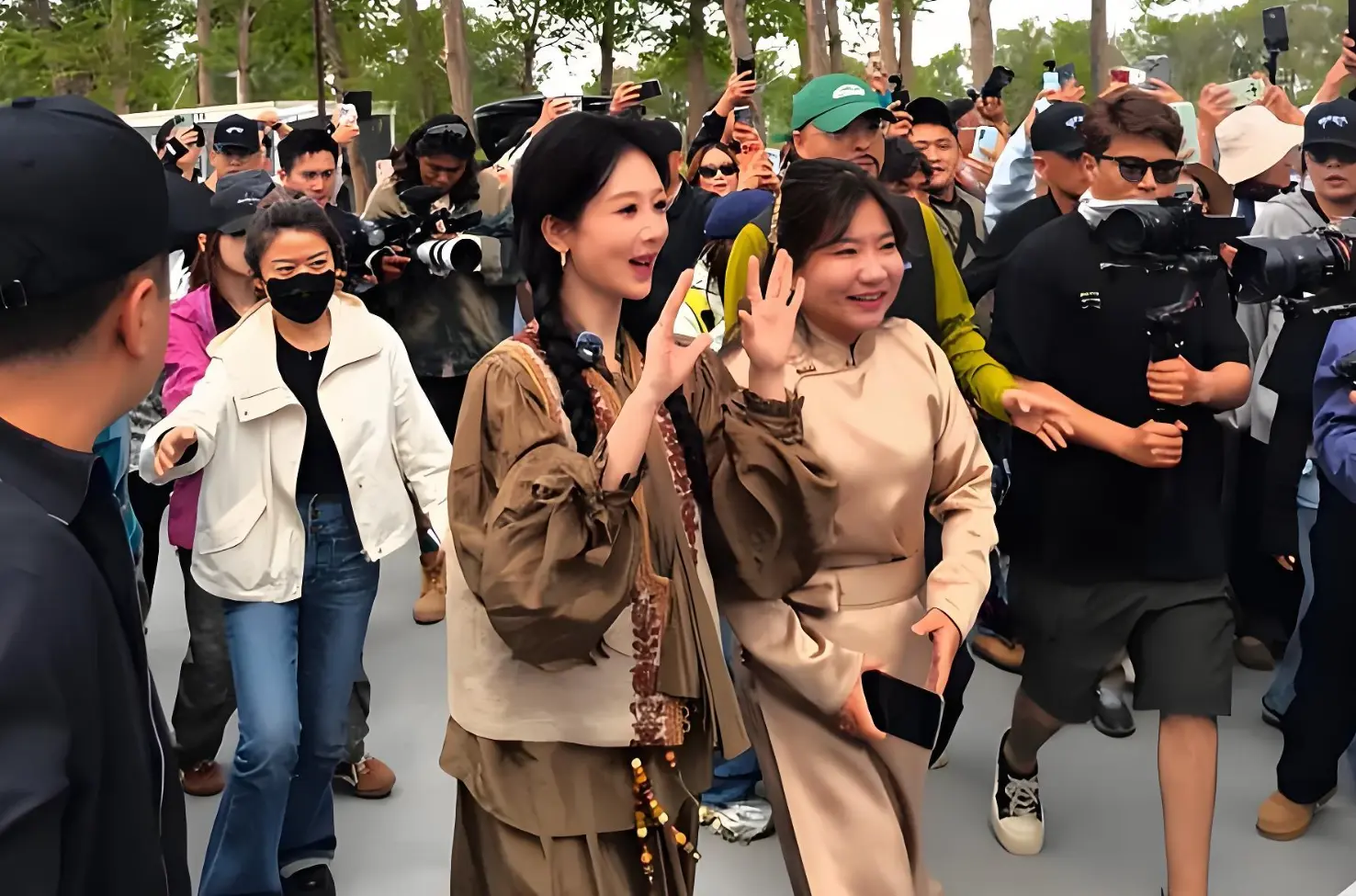 自费千里返程！杨紫回德令哈，亲手为白菊收尾落幕