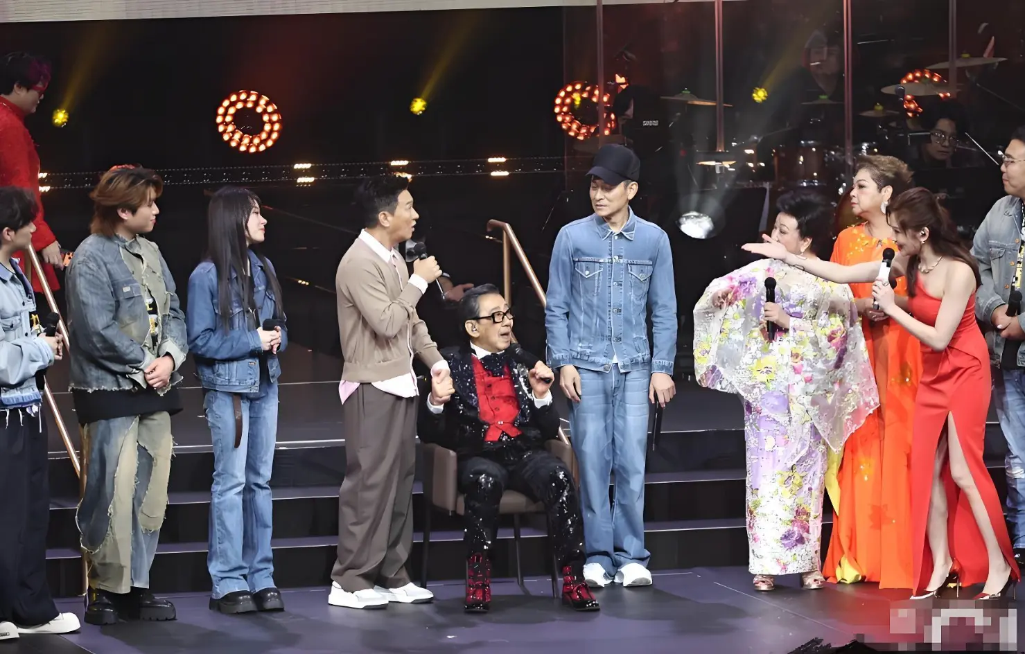 94岁封神！胡枫红馆破纪录，半个港圈齐聚报恩