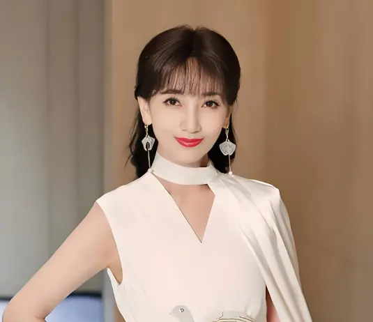 72岁赵雅芝近况曝光：两段婚姻后，三个儿子成了她最大的骄傲