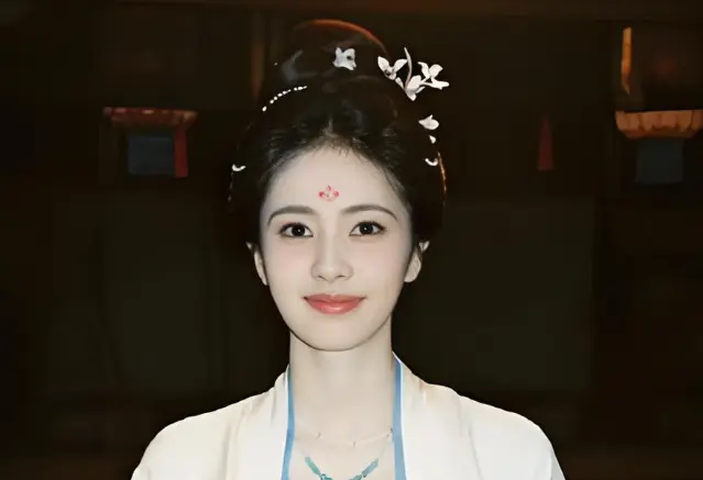 编剧蒙淇淇手撕白鹿，拒道歉不怕被告，喊话“天龙人”：怕伤，但不能不撕