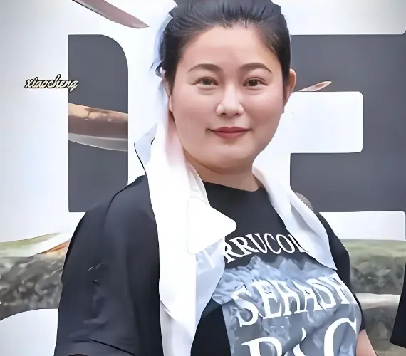 45岁于娜因AI画像当场崩溃，半年前32岁丈夫病逝，体重曾飙到230斤