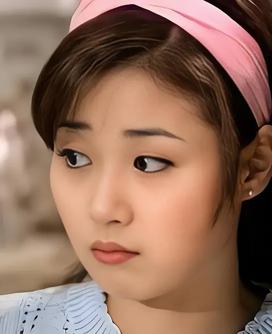 结婚26年无儿无女，55岁万绮雯活成了全网羡慕的样子
