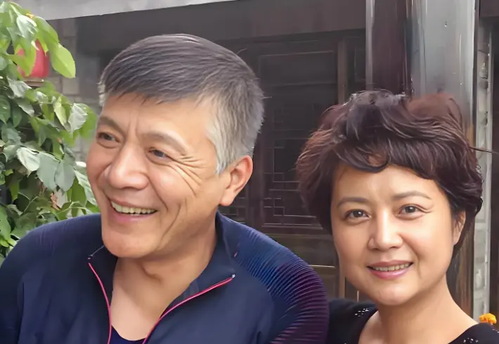 60岁茹萍杭州生活曝光，再婚26年把日子过成范本，女儿离异她只说一句话