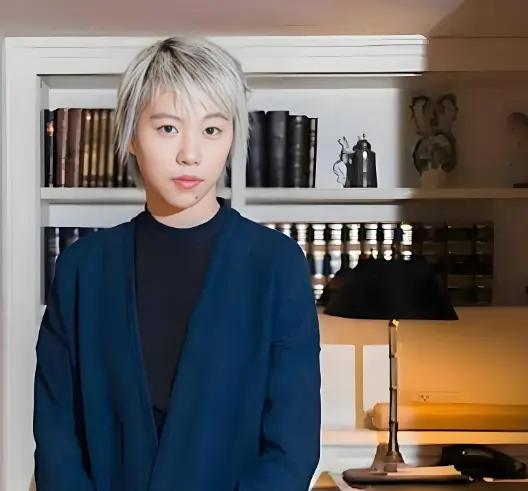 窦靖童亲口回应比赛恐惧症，在歌手舞台喊完“妈妈救命”后，她学会了不纠结输赢