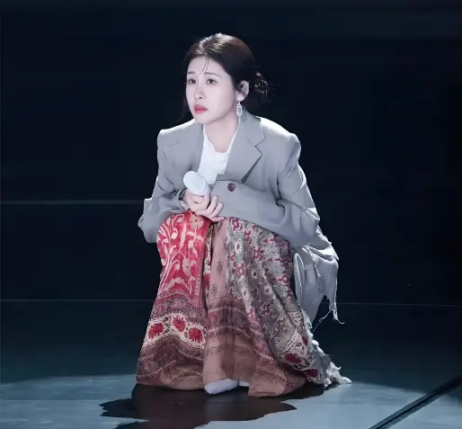 张碧晨止步《歌手2026》四强，唱功没垮，被编曲和赛制拖下了水