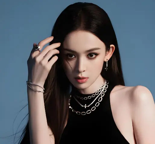娜扎穿无袖修身裙大秀光滑美背，魔鬼身材性感撩人