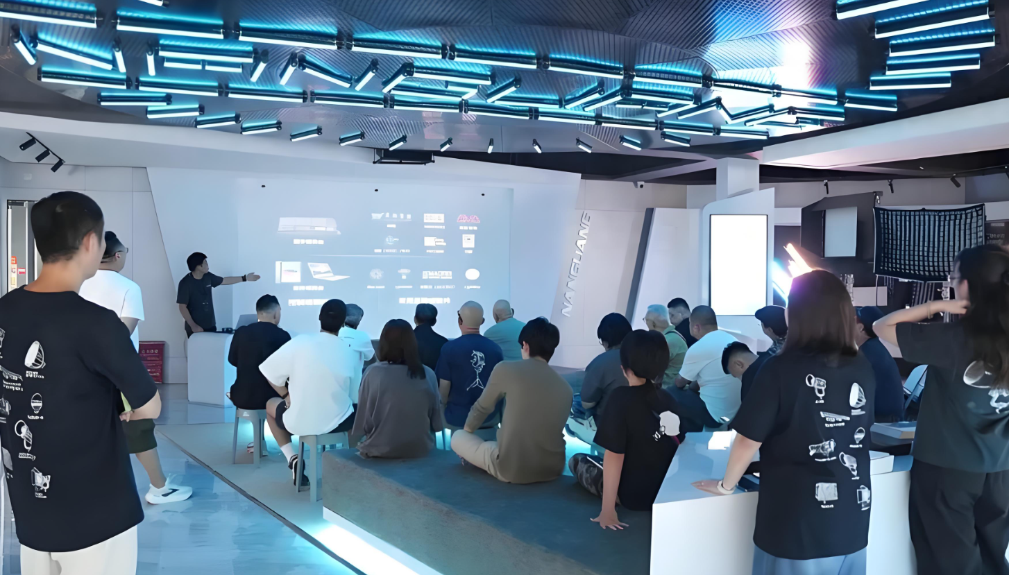 香港电影三方机构齐聚南光，影视灯光迎来国货变局
