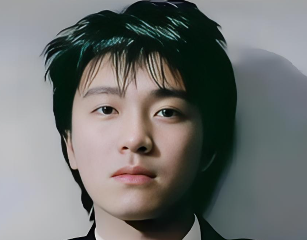满头白发的“社牛”，其实是个怕辜负的人