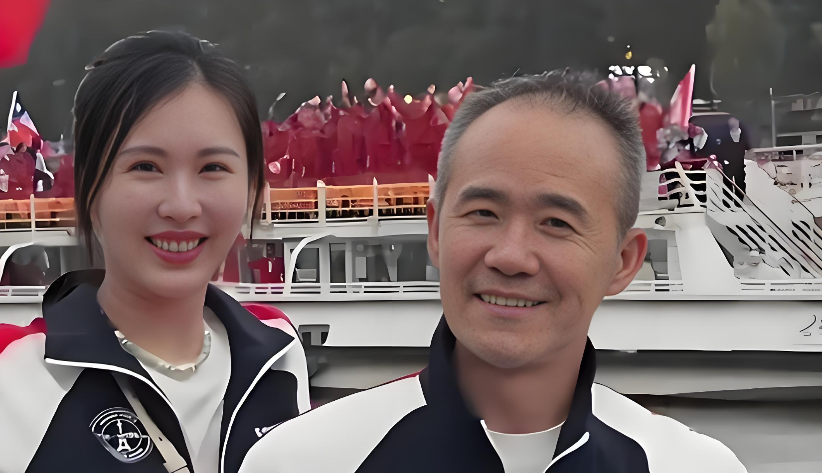 75岁王石刚拿冠军，转头村口10元剪寸头